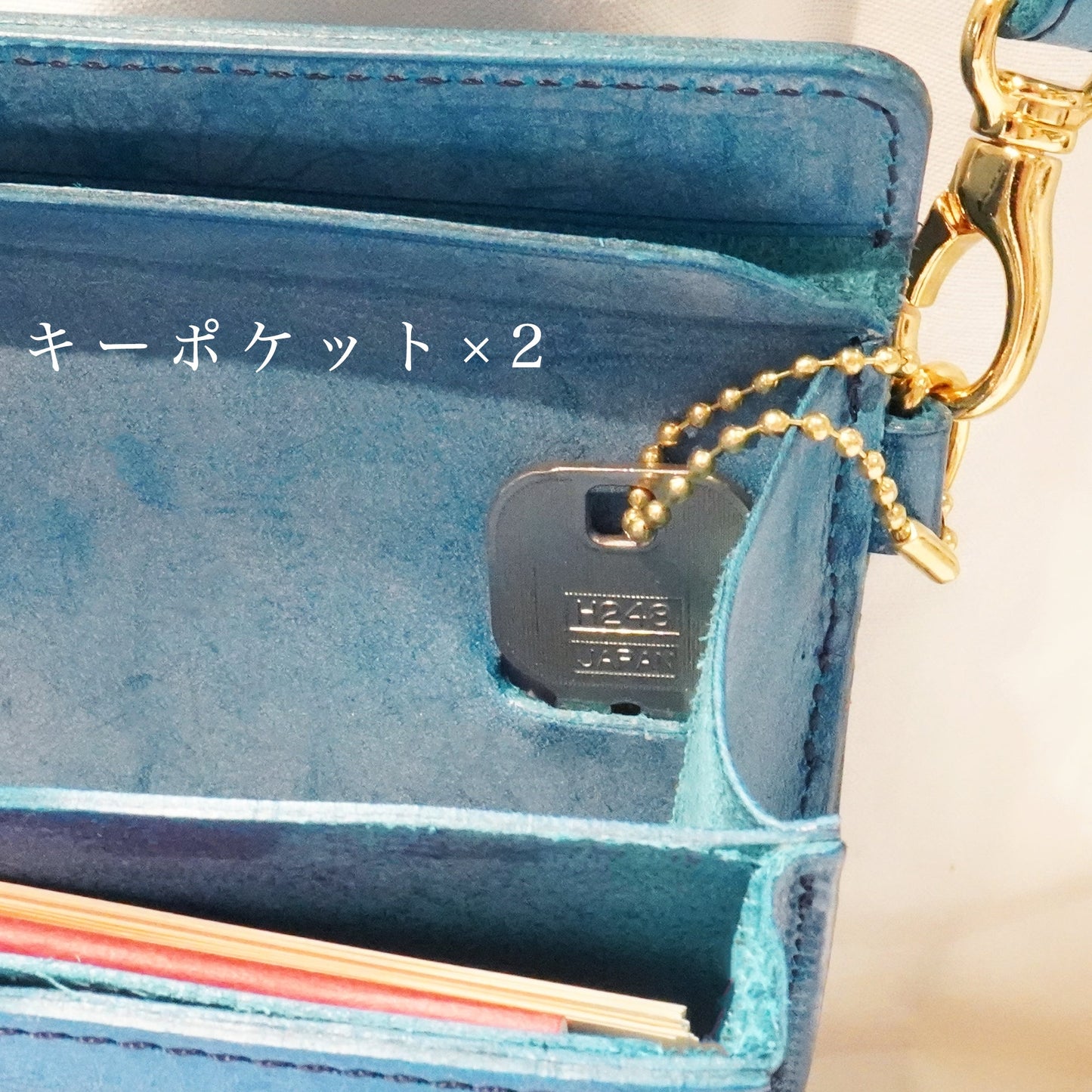 コンパクトにおでかけ!『1秒ショルダー®︎wallet』 秒でサクッと、片手だけでお支払い!スマホも入る!小さく速いお財布ショルダー