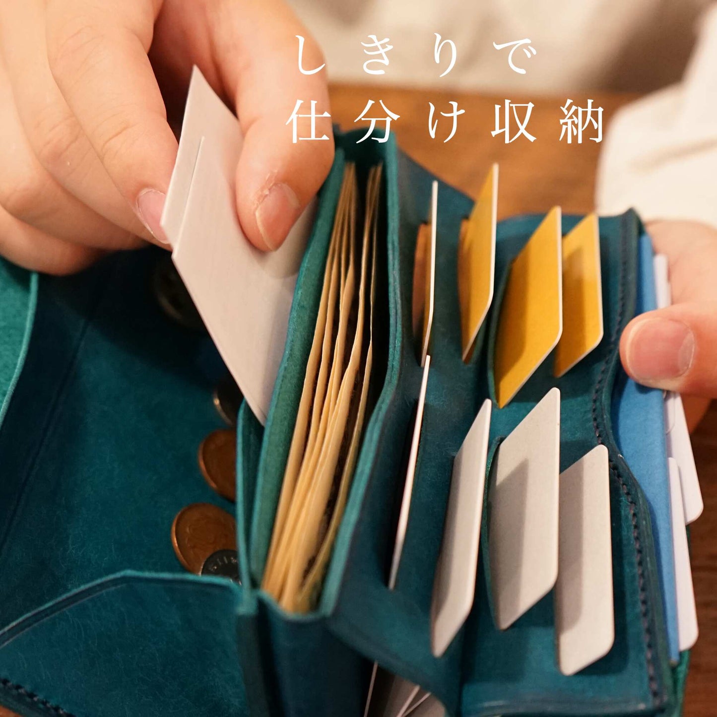 「カードが立つ/小銭が広がる」小さい長財布 stand up wallet GA/ graffi(スタンドアップウォレットGA/ グラフィー)