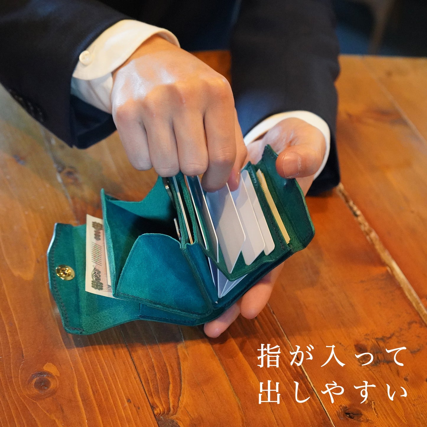カードが立つ! お札が折れずにスルッと出し入れ!箱型ミニ財布「SKITTLE /スキットル」