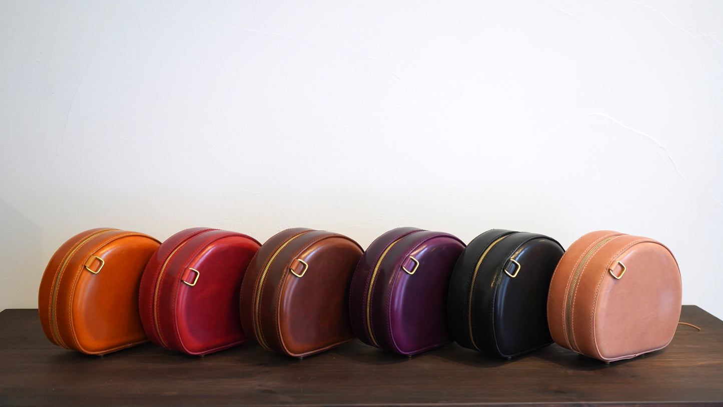 『手縫い 』Oreade オレアド イタリアンレザー 円形ショルダーバッグ - スマホ収納・洗練されたデザイン『エシェリア/Eshellia Bovine』