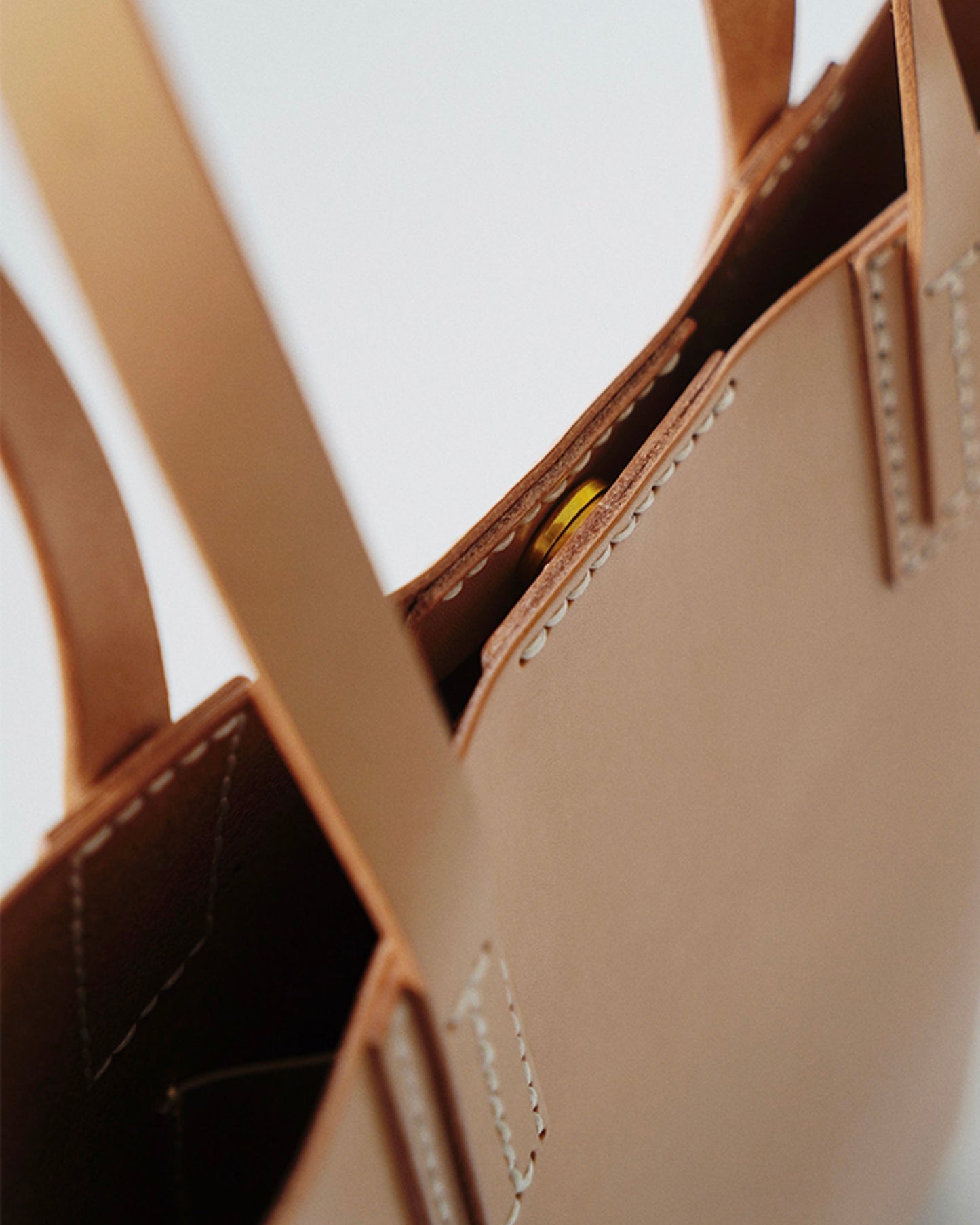 【ヌメ革】シンプル縦型レザートートバッグ｜A4対応・肩掛け・通勤/通学・大容量・日本製