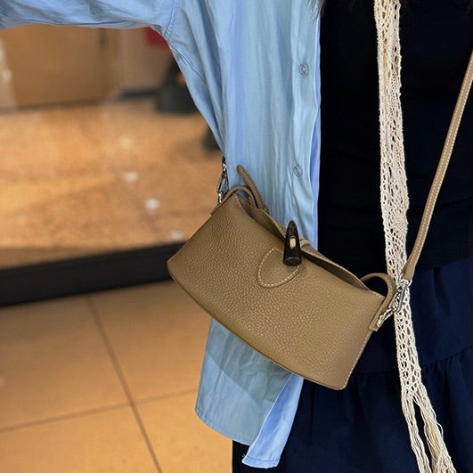 【受注生産】2WAY 牛革ホーンバックルバッグ — 手提げ＆斜め掛けのミニマルエディット