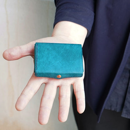 圧倒的な携行性！カードサイズの極小三つ折り財布『timik ティミック』