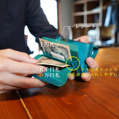 カードが立つ！ お札が折れずにスルッと出し入れ！箱型ミニ財布「SKITTLE /スキットル」