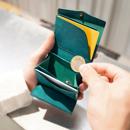 圧倒的な携行性！カードサイズの極小三つ折り財布『timik ティミック』