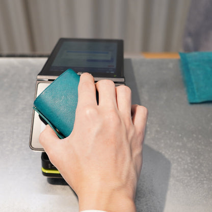 圧倒的な携行性！カードサイズの極小三つ折り財布『timik ティミック』