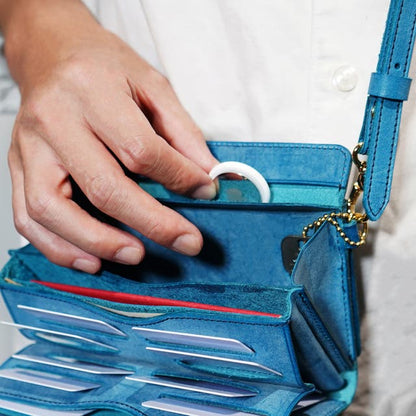 コンパクトにおでかけ！『1秒ショルダー®︎wallet』　秒でサクッと、片手だけでお支払い！スマホも入る！小さく速いお財布ショルダー