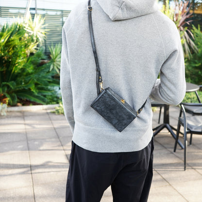 コンパクトにおでかけ！『1秒ショルダー®︎wallet』　秒でサクッと、片手だけでお支払い！スマホも入る！小さく速いお財布ショルダー