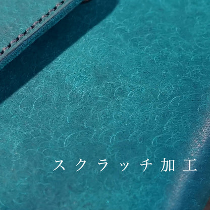 カードが立つ！ お札が折れずにスルッと出し入れ！箱型ミニ財布「SKITTLE /スキットル」