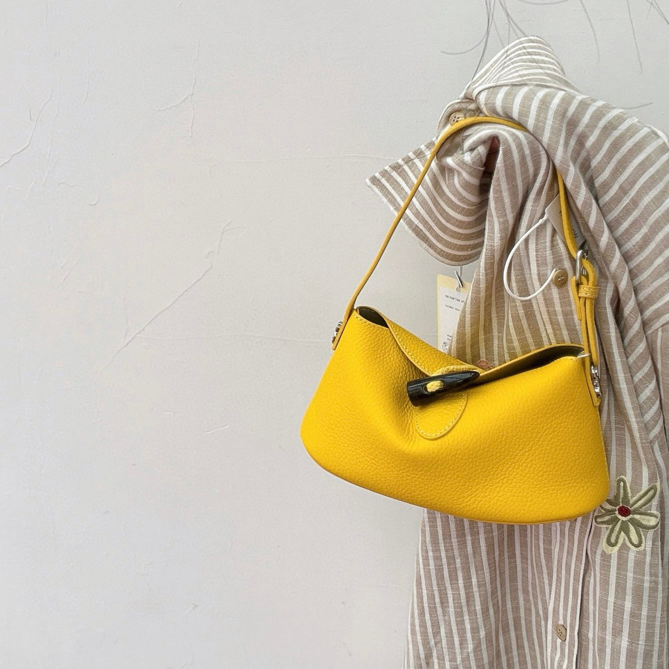 【受注生産】2WAY 牛革ホーンバックルバッグ — 手提げ＆斜め掛けのミニマルエディット