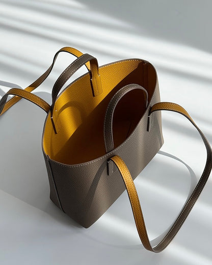 『受注生産』牛革ミニマルトートバッグ ― 通勤・日常にちょうどいいサイズ感 ―