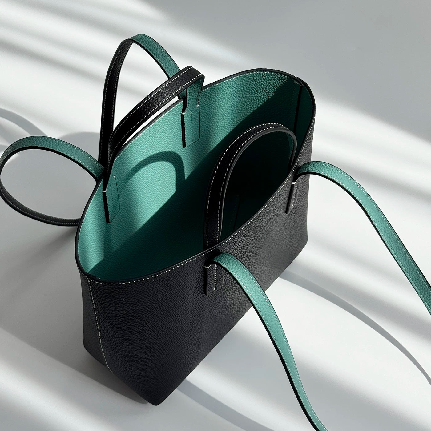 『受注生産』牛革ミニマルトートバッグ ― 通勤・日常にちょうどいいサイズ感 ―