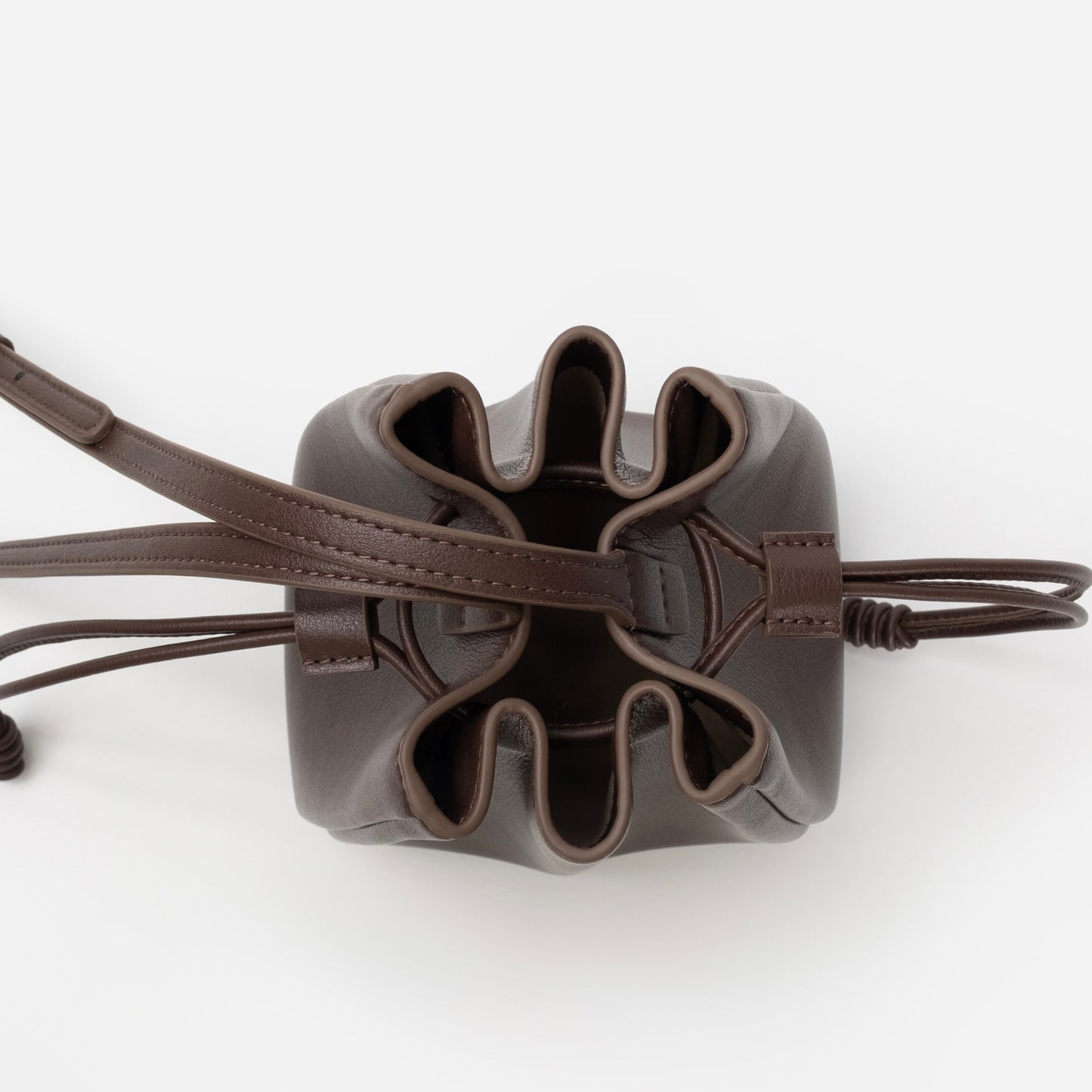 【受注生産】レザープリーツ巾着ショルダーバッグ      ダークブラウン