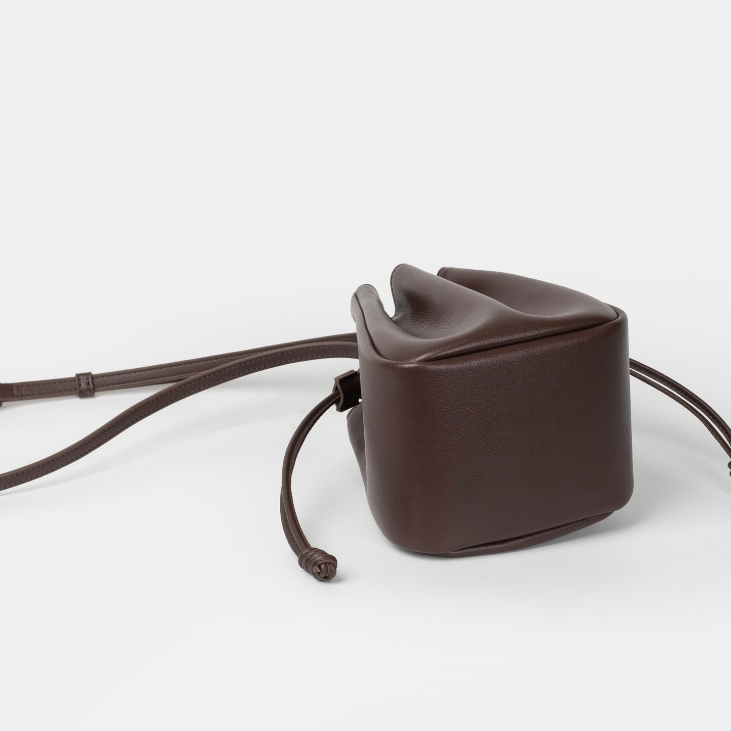 【受注生産】レザープリーツ巾着ショルダーバッグ      ダークブラウン
