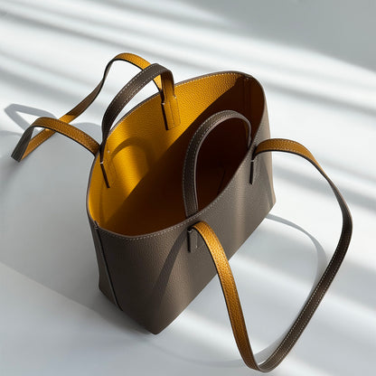 『受注生産』牛革ミニマルトートバッグ ― 通勤・日常にちょうどいいサイズ感 ―