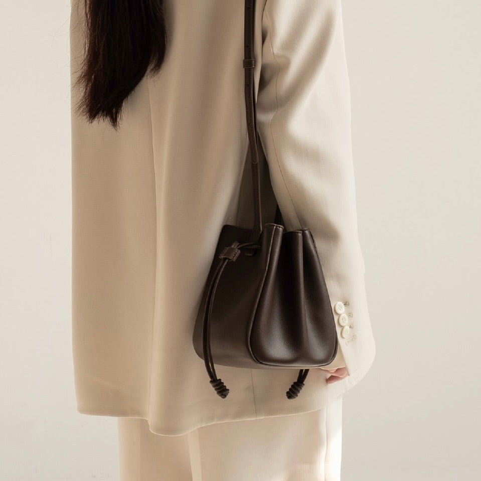 【受注生産】レザープリーツ巾着ショルダーバッグ      ダークブラウン