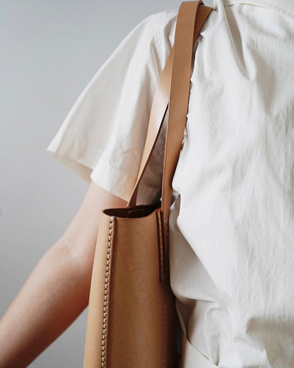 【ヌメ革】シンプル縦型レザートートバッグ｜A4対応・肩掛け・通勤/通学・大容量・日本製