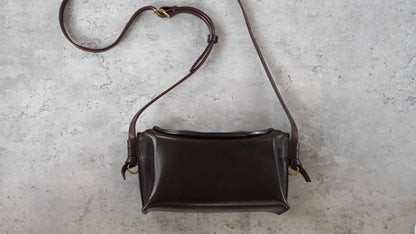 Claspel クラスペル イタリア牛革　磁石式 /静音ロック　ミニショルダー バッグ 小さめ　おしゃれ お出かけ用 ユニセックス 『エシェリア/Eshellia Bovine』