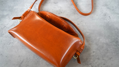 Claspel クラスペル イタリア牛革　磁石式 /静音ロック　ミニショルダー バッグ 小さめ　おしゃれ お出かけ用 ユニセックス 『エシェリア/Eshellia Bovine』