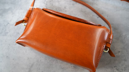 Claspel クラスペル イタリア牛革　磁石式 /静音ロック　ミニショルダー バッグ 小さめ　おしゃれ お出かけ用 ユニセックス 『エシェリア/Eshellia Bovine』