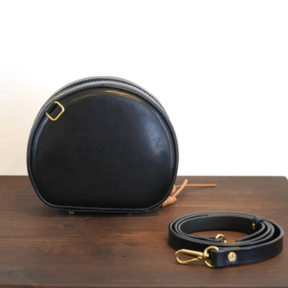 『手縫い 』Oreade オレアド  イタリアンレザー 円形ショルダーバッグ - スマホ収納・洗練されたデザイン『エシェリア/Eshellia Bovine』