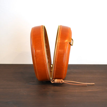 『手縫い 』Oreade オレアド  イタリアンレザー 円形ショルダーバッグ - スマホ収納・洗練されたデザイン『エシェリア/Eshellia Bovine』