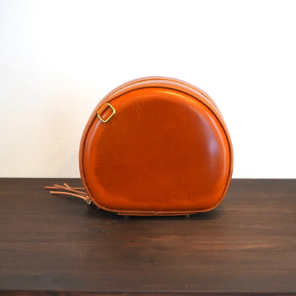 『手縫い 』Oreade オレアド  イタリアンレザー 円形ショルダーバッグ - スマホ収納・洗練されたデザイン『エシェリア/Eshellia Bovine』