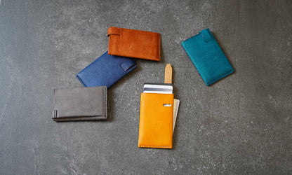 Cavro スリムカードホルダー  軽量 20g イタリア牛革 マルゴーレザー