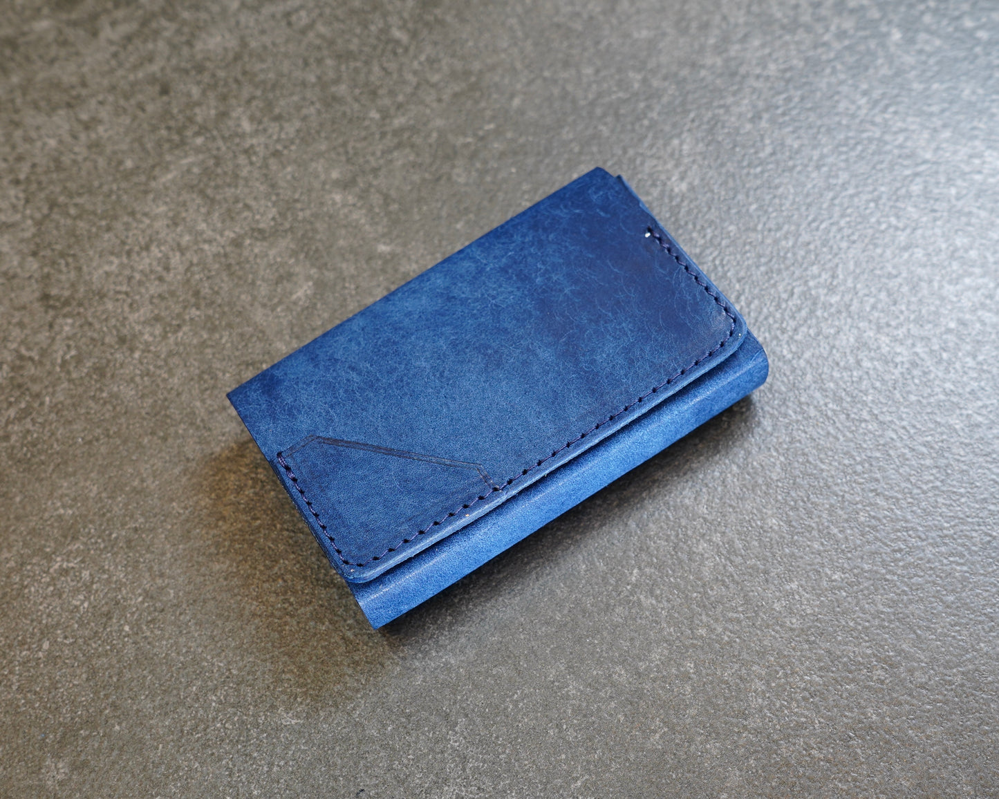 名刺入れ　本革　名刺交換　仕切り