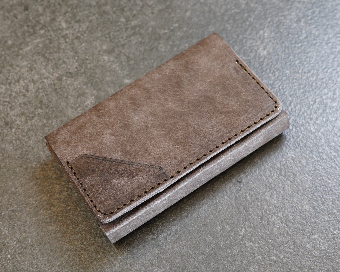 名刺入れ　本革　名刺交換　仕切り