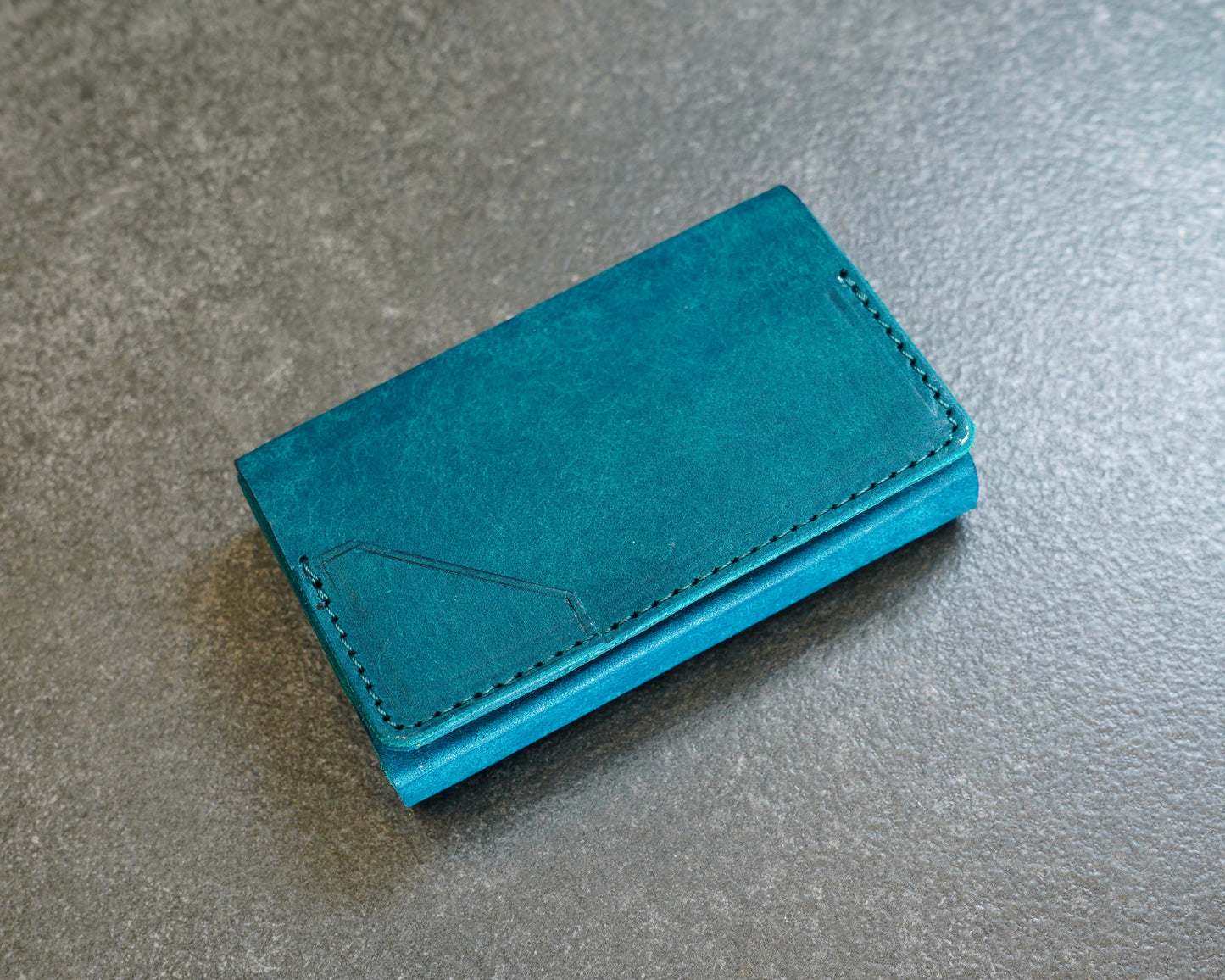 名刺入れ　本革　名刺交換　仕切り