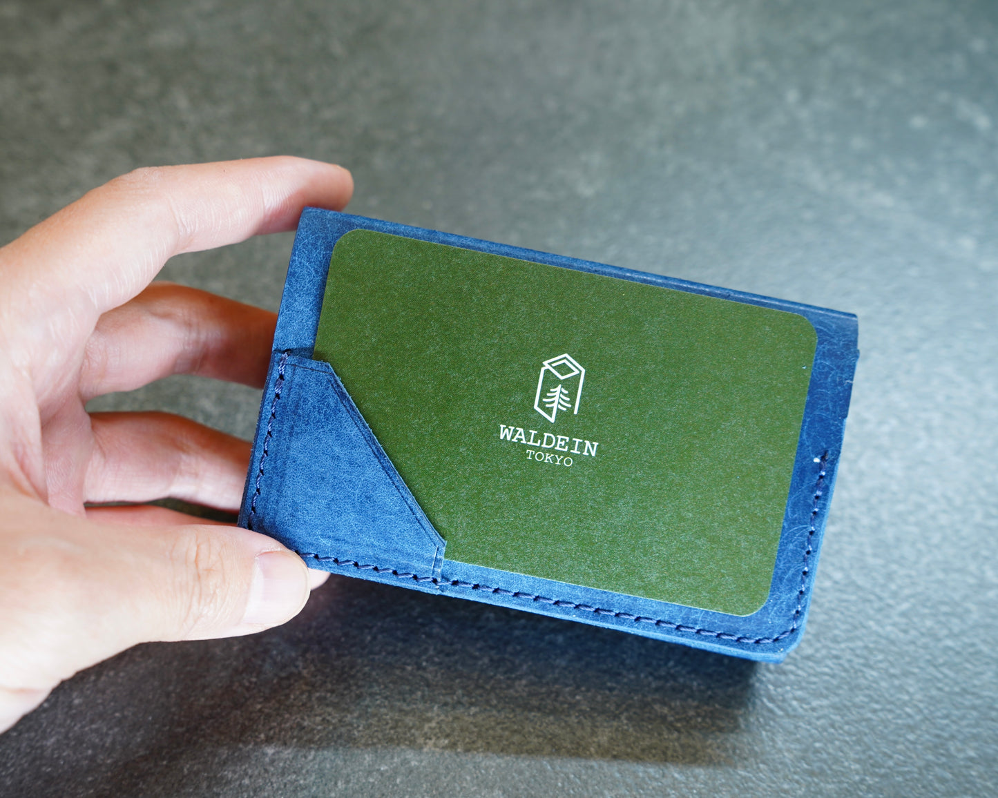 名刺入れ　本革　名刺交換　仕切り