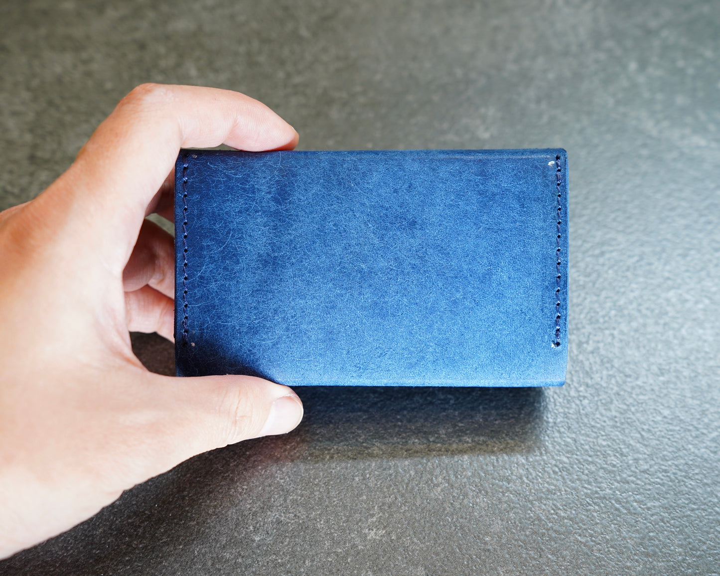 名刺入れ　本革　名刺交換　仕切り