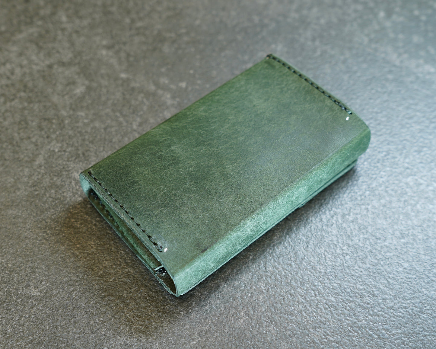 名刺入れ　本革　名刺交換　仕切り