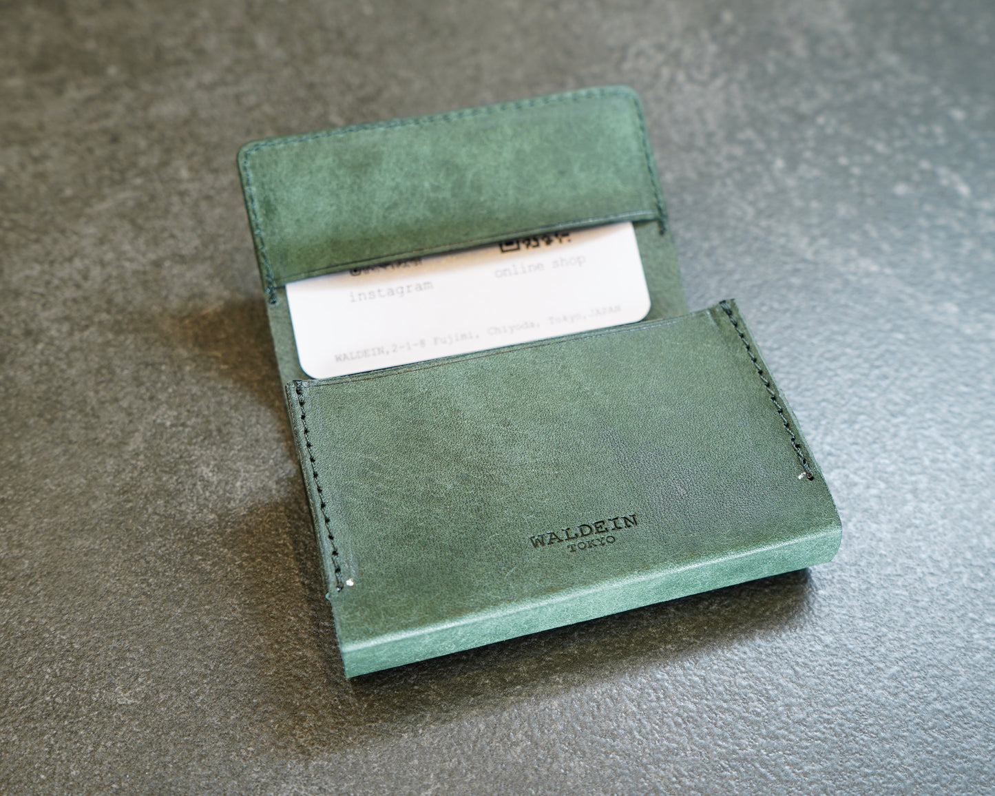 名刺入れ　本革　名刺交換　仕切り