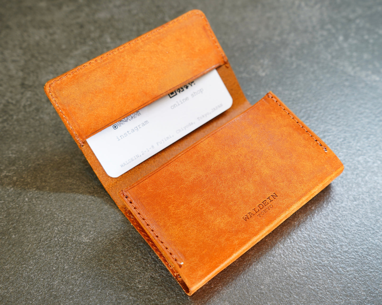 名刺入れ　本革　名刺交換　仕切り