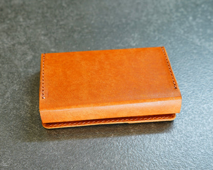 名刺入れ　本革　名刺交換　仕切り