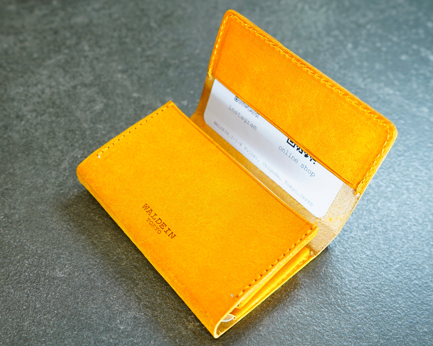 名刺入れ　本革　名刺交換　仕切り