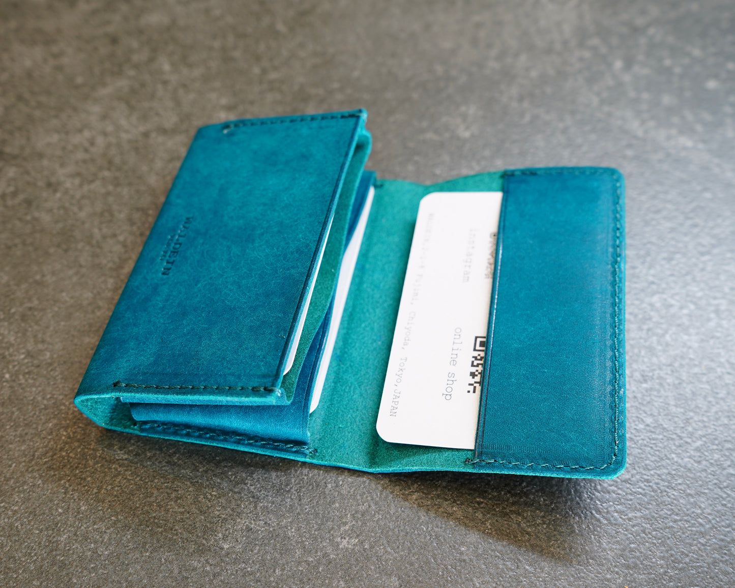 名刺入れ　本革　名刺交換　仕切り