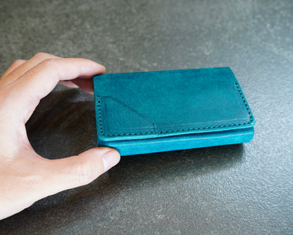 名刺入れ　本革　名刺交換　仕切り