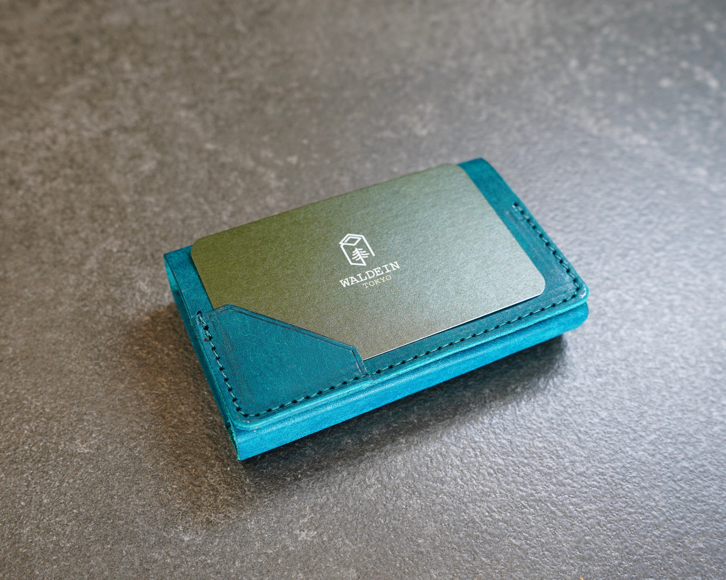 名刺入れ　本革　名刺交換　仕切り