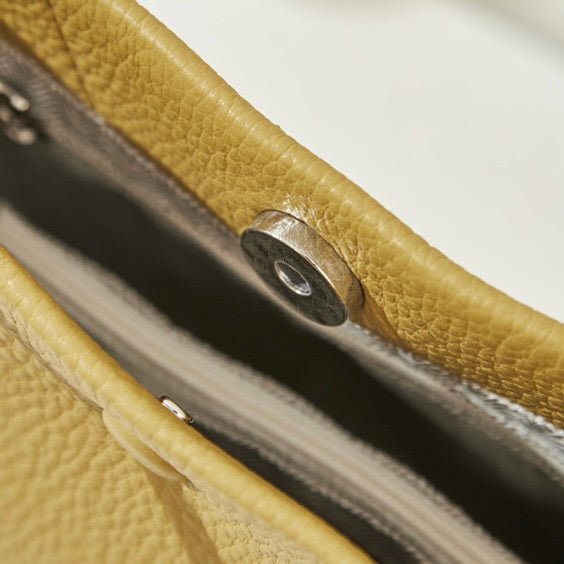 『受注生産』レザーミニサコッシュ — 本革スマートフォンポーチ